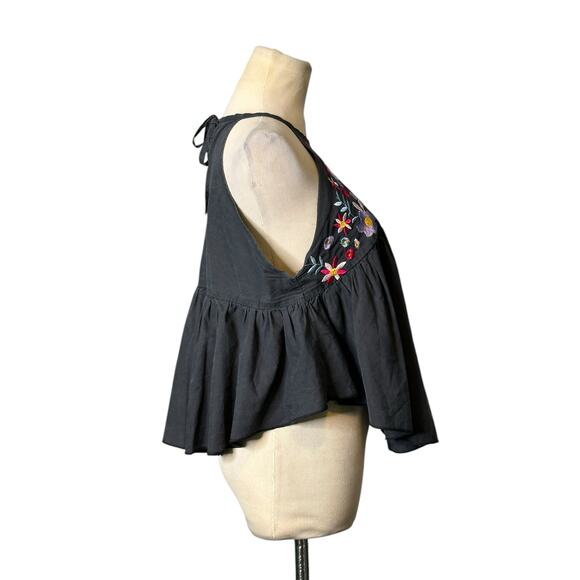 Shein charcoal Floral Embroidered Halter flowy top size Medium - Picture 6 of 13